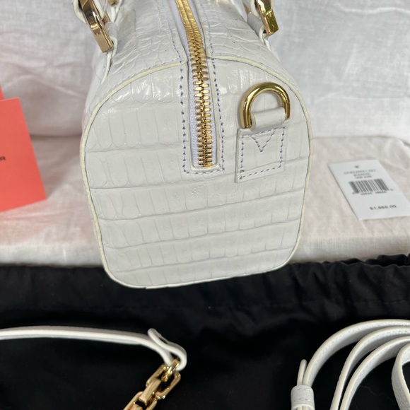 Maria Oliver - Picture 3 of 6